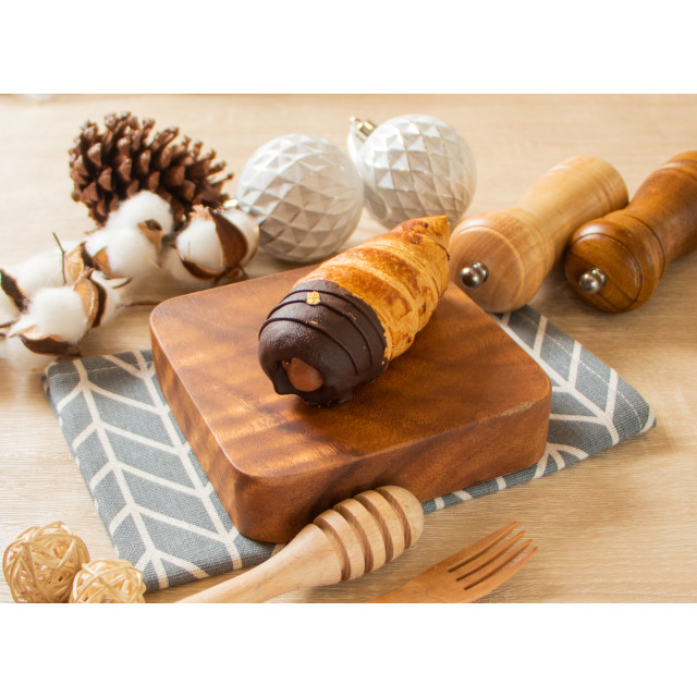 【招牌熱銷】 開心果拼70%可可派星卷 6入裝禮盒